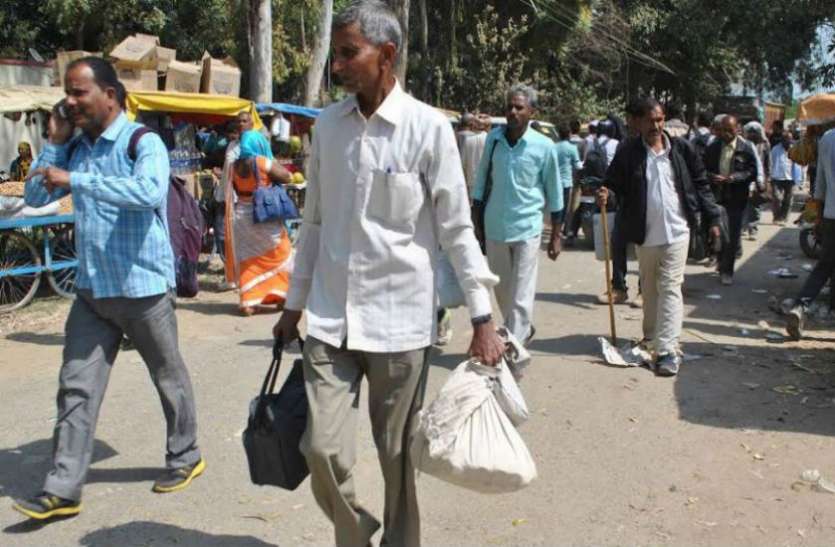 इगलास विधानसभा उपचुनाव: पोलिंग पार्टियां रवाना, विधानसभा क्षेत्र की सीमा सील इगलास विधानसभा उपचुनाव: पोलिंग पार्टियां रवाना, विधानसभा क्षेत्र की सीमा सील