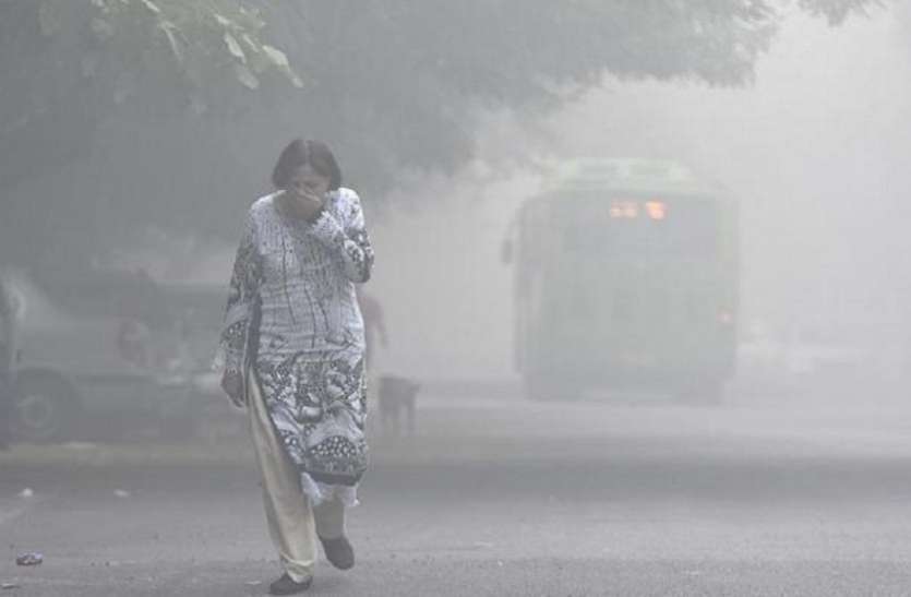 pollution.jpg Weather Alert: इन शहरों में सर्दी के साथ बढ़ेगा Pollution का प्रकोप, Smog से सांस लेना होगा मुश्किल