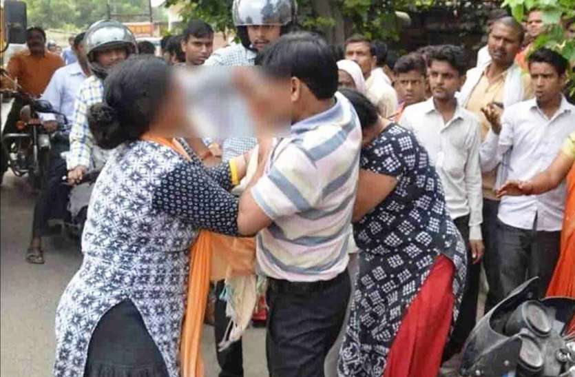 पति गर्लफ्रेंड के साथ कार में कर रहा था मस्ती, तभी पहुंच गई पत्नी, जानें फिर क्या हुआ पति गर्लफ्रेंड के साथ कार में कर रहा था मस्ती, तभी पहुंच गई पत्नी, जानें फिर क्या हुआ
