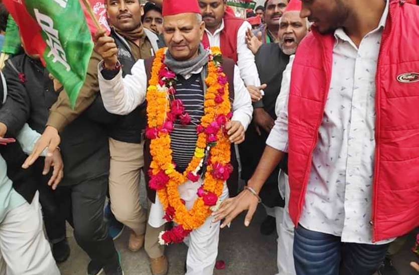 सपा प्रदेश अध्यक्ष ने राष्ट्रपति से योगी सरकार को तत्काल बर्खास्त करने की मांग सपा प्रदेश अध्यक्ष ने राष्ट्रपति से योगी सरकार को तत्काल बर्खास्त करने की मांग