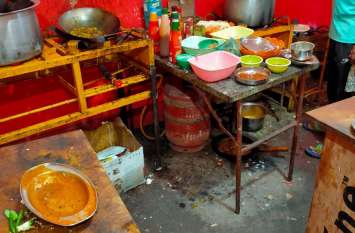Singrauli's consumers are not getting cylinders होटलों में खपाए जा रहे घरेलू सिलेंडर, उपभोक्ताओं को समय पर नहीं हो रहा उपलब्ध, हो रही कालाबाजारी