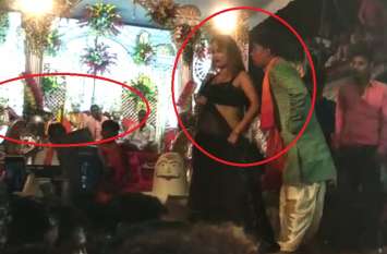 Bar Girl Dirty Dance in Ramleela Minister Said will Take Action रामलीला में अश्लील डांस, योगी सरकार के मंत्री बोले आयोजकों पर होगा एफआईआर