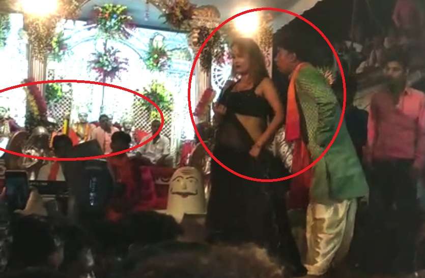 Dirty Dance रामलीला में अश्लील डांस, योगी सरकार के मंत्री बोले आयोजकों पर होगा एफआईआर