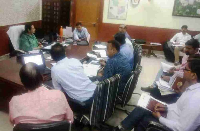 जल शक्ति अभियान पर ध्यान दें अधिकारी, जिला कलक्टर ने अधिकारियों की बैठक लेकर की कार्यों की समीक्षा जल शक्ति अभियान पर ध्यान दें अधिकारी, जिला कलक्टर ने अधिकारियों की बैठक लेकर की कार्यों की समीक्षा