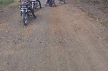 Deadly pits on Vainganga river route वैनगंगा नदी मार्ग पर हुए जानलेवा गड्ढे