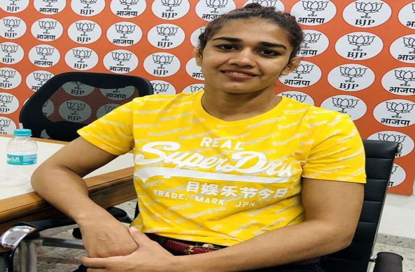 30babita-phogat.jpg दंगल गर्ल्स बबीता फोगाट बोलीं- अखाड़े के दांव से करूंगी विरोधी प्रत्याशियों को चित