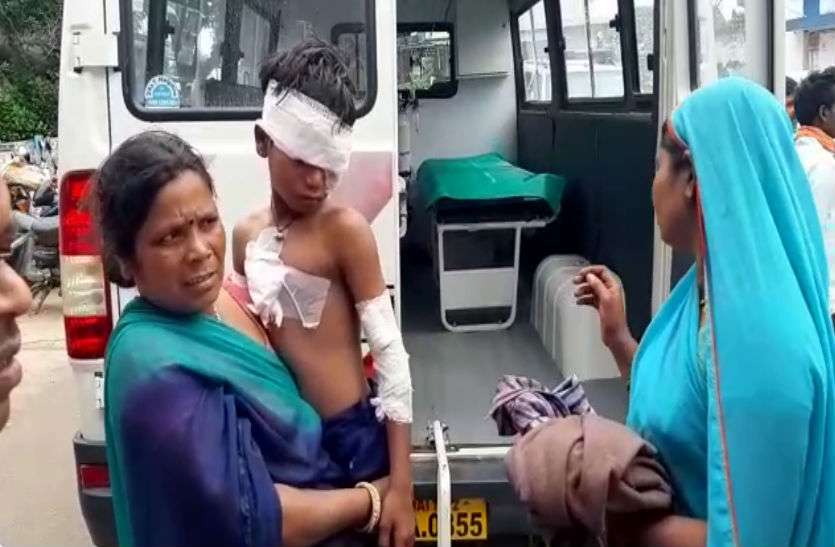 6_9.jpg मध्यप्रदेश: ब्लास्ट के बाद दहल गया स्कूल, क्लासरूम में खून से लथपथ पड़े थे बच्चे, एक की हालत नाजुक