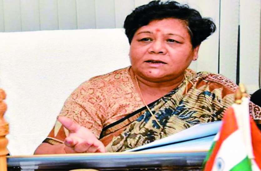 राज्यपाल बोलीं- भोलेपन की वजह से आदिवासी हुए शोषण के शिकार राज्यपाल बोलीं- भोलेपन की वजह से आदिवासी हुए शोषण के शिकार