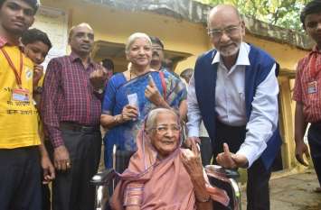 Maharastra Assembly Election 2019 Maharastra Election voting : इनके जज्बे से रोशन है लोकतंत्र की मशाल