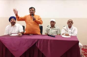 नारों और मुहावरों से नहीं होता देश का नवनिर्माण : साहित्यकार कमलनयन पांडेय नारों और मुहावरों से नहीं होता देश का नवनिर्माण : साहित्यकार कमलनयन पांडेय