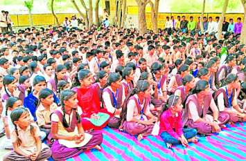 Students took pledge to adopt Swadeshi विद्यार्थियों ने ली स्वदेशी अपनाने की शपथ