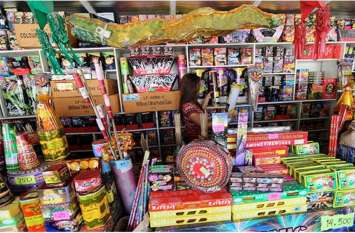 Crackers Shop to be set up in School Ground in Mungeli Chhattisgarh मुंगेली में यहाँ लगेगी फटाकों की दुकान, किया गया निरीक्षण आज होगा आवंटन