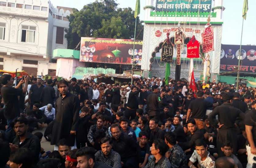 Shia Community Matam In Jaipur : shia matam in karbala इमाम हुसैन का चालीसवां: इमाम बारगाह में मजलिस के बाद शिया समुदाय ने किया जंजीरी मातम