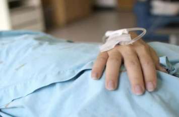 food poisoning with 60 people of bombay bazar indore फूड पाइजनिंग : शादी समारोह में मिठाई खाते ही बिगड़ी 60 लोगों की तबीयत