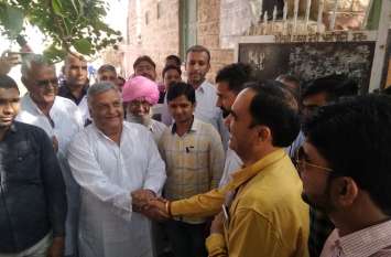 Khinvsar Byelection 2019 : Mirdha and Beniwal met face to face देखिए क्या हुआ जब एक बूथ पर आमने-सामने हुए मिर्धा व बेनीवाल