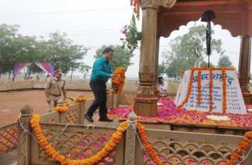 Tribute paid on Police Memorial Day VIDEO- सेवा में शहीद हुए पुलिस जवानों को दी श्रद्धांजलि, परिजनों का किया सम्मान..