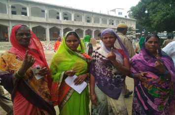 Ghosi ByPoll Latest Updates Ten Percent Voting till 10 AM Ghosi ByPoll घोसी में लगी वोटरों की लम्बी कतार, 10 बजे तक 10 फीसद मतदान