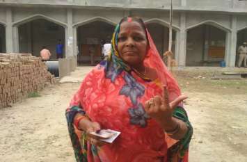 Ghosi ByPoll Latest Updates More Than 23 Percent Voting Till 11 AM Ghosi By Election घोसी में 1 बजे तक डाले गए 33.12 प्रतिशत वोट, बूथों पर लगी है लम्बी लाइन