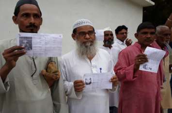 UP By Election Ghosi Constituency Voting Start उपचुनाव: घोसी में वोट पड़ने से पहले ही लगी वोटरों की लम्बी कतारें