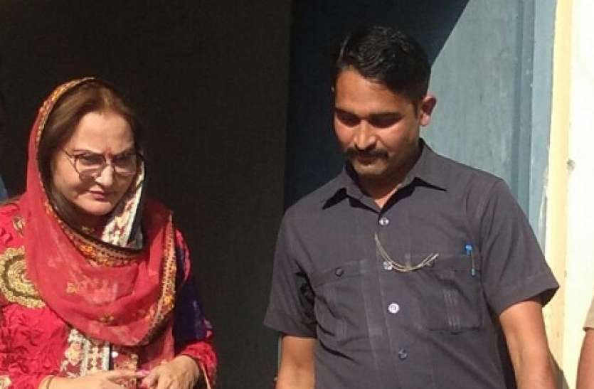 photo6156955139622152522.jpg Rampur By Election: Vote डालने के बाद जया प्रदा ने Azam Khan की पत्नी Tazeen Fatima को लेकर दिया बड़ा बयान