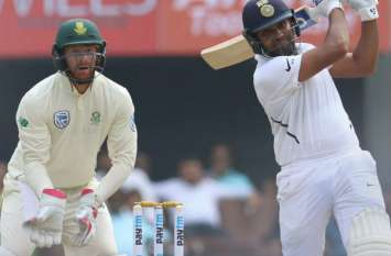 Hitman Rohit Sharma behind MS Dhoni in a Record हिटमैन रोहित ने धोनी को छोड़ दिया पीछे, सबसे कम टेस्ट पारियों में जड़े सबसे ज्यादा छक्के
