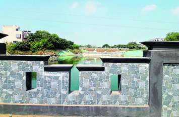 Colonizer's Act, Private Pond On Government Land कॉलोनाइजर का कारनामा, सरकारी जमीन पर निजी तालाब