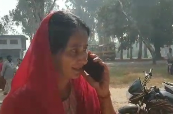 Rampur By Election Latest News In Hindi Rampur By Election: महिला बीएलओ से 'भाजपाइयों' ने कह दी यह बात, डीएम से बात करते हुए रो पड़ीं- देखें वीडियो
