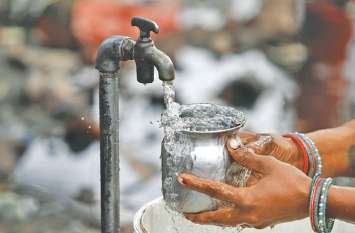 dury water supply in devendra nagar raipur आयल युक्त पानी से लोगों में मचा हड़कंप, कुछ इलाकों में त्योहारी सीजन में कम प्रेशर से आ रहा पानी