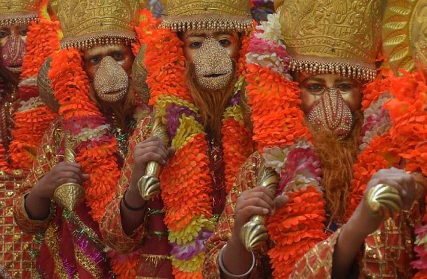worship_of_lord_hanuman.jpg मंगलवार को ऐसे करें हनुमान जी की पूजा, बरगद के एक पत्ते से आर्थिक संकटों से मिलेगी मुक्ति
