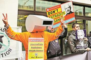 A conspiracy was hatched to kidnap Assange असांजे के अपहरण की रची गई थी साजिश