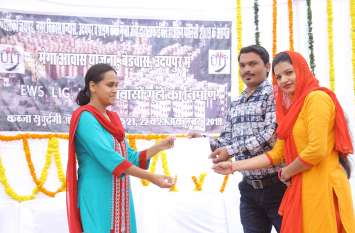 State government scheme, UIT udaipur बेडवास शिविर में फ्लैट के कब्जे सोपे : खुशी-खुशी पहुंचे नए घर, दिवाली लाई खुशियां...देखें तस्वीरें