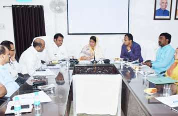 Singrauli District Development Coordination Monitoring Committee met अधर में लटके पेयजल योजना को लेकर अधिकारियों को सांसद ने दिया अल्टीमेटम