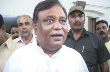 Uttar Pradesh Minister Atul Garg Reach RTO Ofiice Ghaziabad Ghaziabad: राज्यमंत्री ने RTO ऑफिस में लाइन में लगकर रिन्यू करवाया अपना Driving License