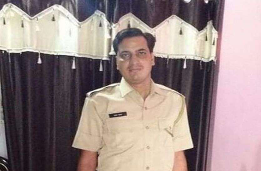 Rajasthan Police Constable Died After A Big Accident In Alwar राजस्थान पुलिस में कांस्टेबल के पद पर तैनात कांग्रेस नेता के पुत्र का एक्सिडेंट, गंभीर हालत में गुडग़ांव ले जाते समय मौत, मंत्री भी पहुुंचे
