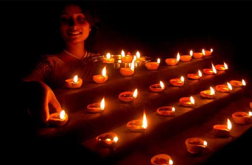 dipawali-festival-2019-relief-from-debtreligious-beliefs दीपोत्सव पर ऐसा करने से मिलती है कर्ज से मुक्ति