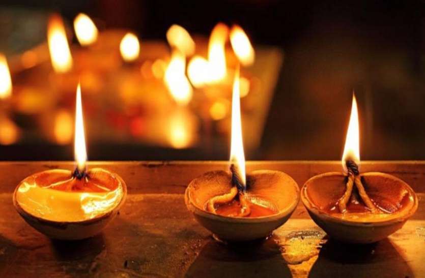diya.jpg इस दीवाली यहां मिल रहा बंपर तोहफा, मिट्टी के दीए जलाने पर मिलेगी टैक्स में छूट