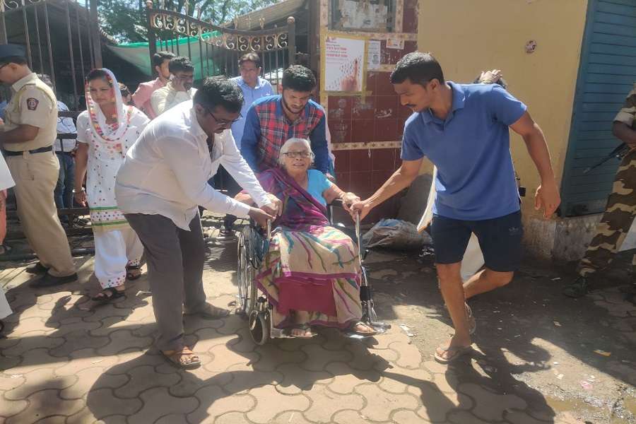 Maha Election: ईवीएम में कैद हुआ उत्तर मध्य मुंबई के प्रत्याशियों का भविष्य
