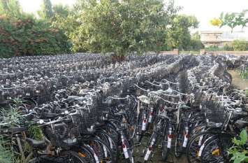 Free bicycle delivery scheme in Rajasthan बेटियों को दिवाली से पहले नहीं मिलेगा साइकिल का सरकारी उपहार
