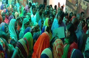 MNREGA laborers of PM Modi constituency did not get wages for one year PM मोदी के क्षेत्र के मनरेगा मजदूरों का आरोप, मजदूरी के साल भर बाद भी नही मिली मजदूरी