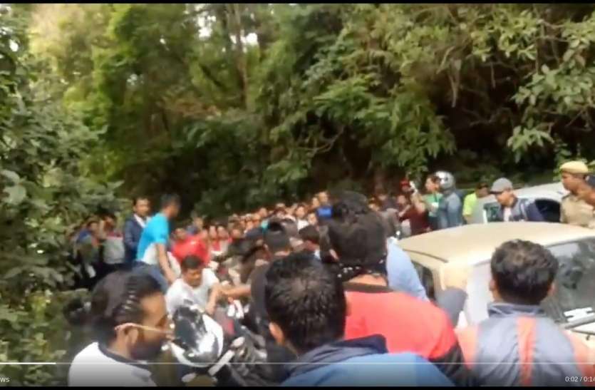 mp raju bista attacked दार्जिलिंग सांसद के काफिले पर हमला, टीएमसी कार्यकर्ताओं पर लगाया आरोप