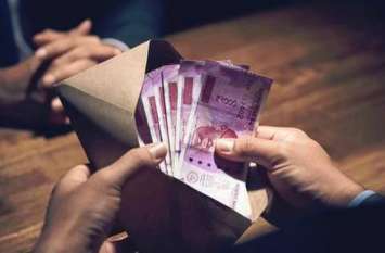 A man cheated kisan for drip system with Bank manager with 18 lakh आप भी न आएं इन किसानों की तरह झांसे में, बैंक से सांठगांठ कर आपके नाम से लाखों निकाल हो जाएगें फरार