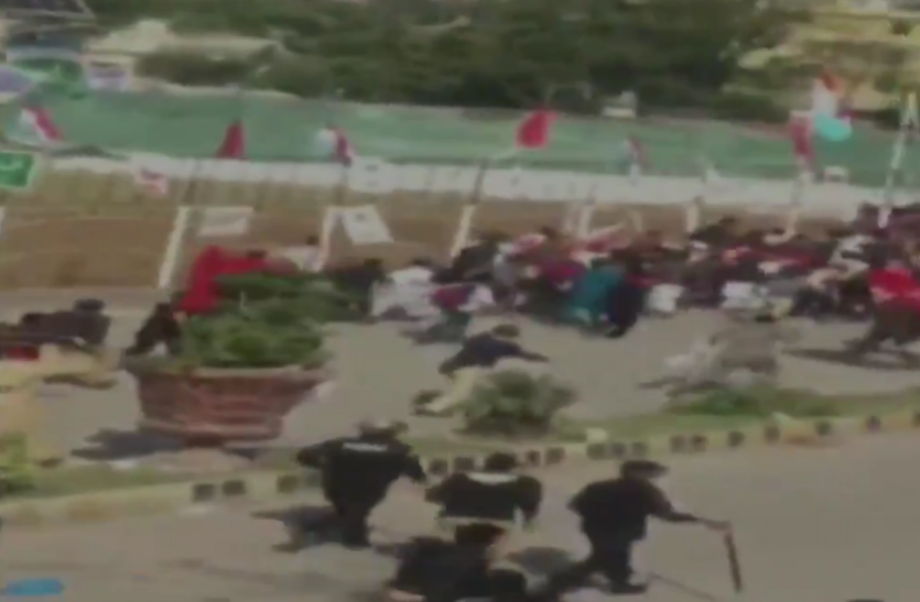 pok.png PoK के मुजफ्फराबाद में प्रदर्शनकारियों पर लाठीचार्ज में 2 की मौत, दर्जनों घायल