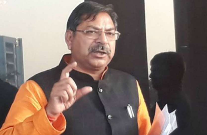 Government's focus is only on announcements सरकार का ध्यान सिर्फ घोषणाओं पर, घोषणाओं को पूरा भी किया जाए