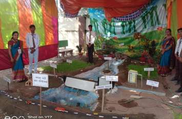Science demonstration organized in private school छात्रों ने बुुंदेलखण्ड विकास को लेकर बनाए प्रोजेक्ट