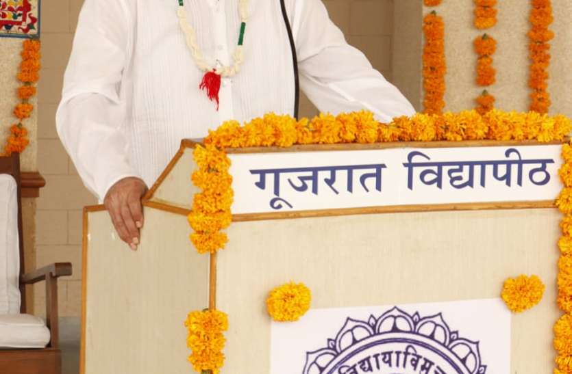 निरंतर प्रयास, परिश्रम से कोई भी काम संभव: Azim Premji इस जाने माने Industrialist ने Gujarat Vidyapith के विद्यार्थियों से कही यह बात
