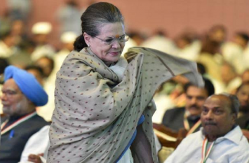 Delhi: Sonia Gandhi to meet DK Shivakumar in Tihar jail दिल्ली: सोनिया गांधी आज कर्नाटक के पूर्व मंत्री शिवकुमार से तिहाड़ में मिलेंगी