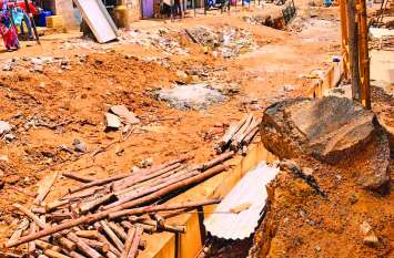 The broken roads of Bengaluru are hurting on Diwali दिवाली पर दर्द दे रही बेंगलूरु की टूटी सड़कें