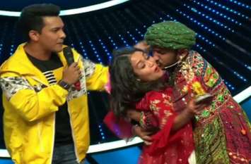 kissed Neha Kakkar on the cheek has a tattoo of her : Aditya Narayan नेहा कक्कड़ को जबरन किस करने वाले प्रतियोगी को लेकर होस्ट आदित्य नारायण का खुलासा, अचानक ऐसा हुआ कि...