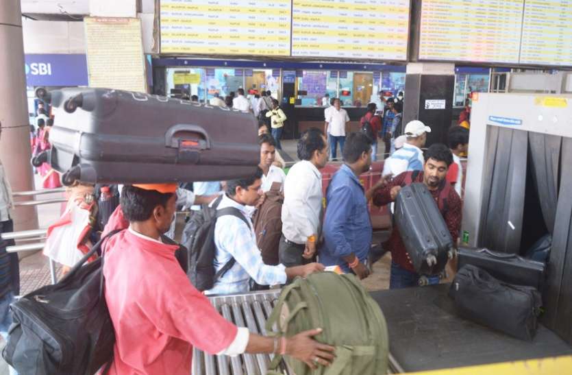 रेलवे स्टेशन: चप्पे-चप्पे पर खुफिया कैमरे की नजर, 60 और कैमरे लगेंगे रायपुर स्टेशन: चप्पे-चप्पे पर खुफिया कैमरे की नजर, 60 और कैमरे लगेंगे