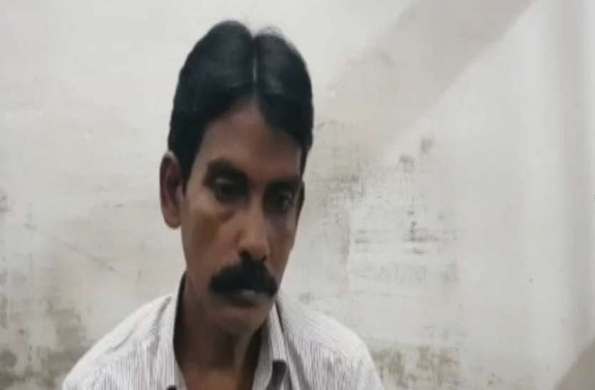 कुष्ठ विभाग के अधिकारी ने नशीली दवाएं देकर नाबालिग का अश्लील वीडियो बनाया और तीन साल तक किया दुष्कर्म कुष्ठ विभाग के अधिकारी ने नशीली दवाएं देकर नाबालिग का अश्लील वीडियो बनाया और तीन साल तक किया दुष्कर्म